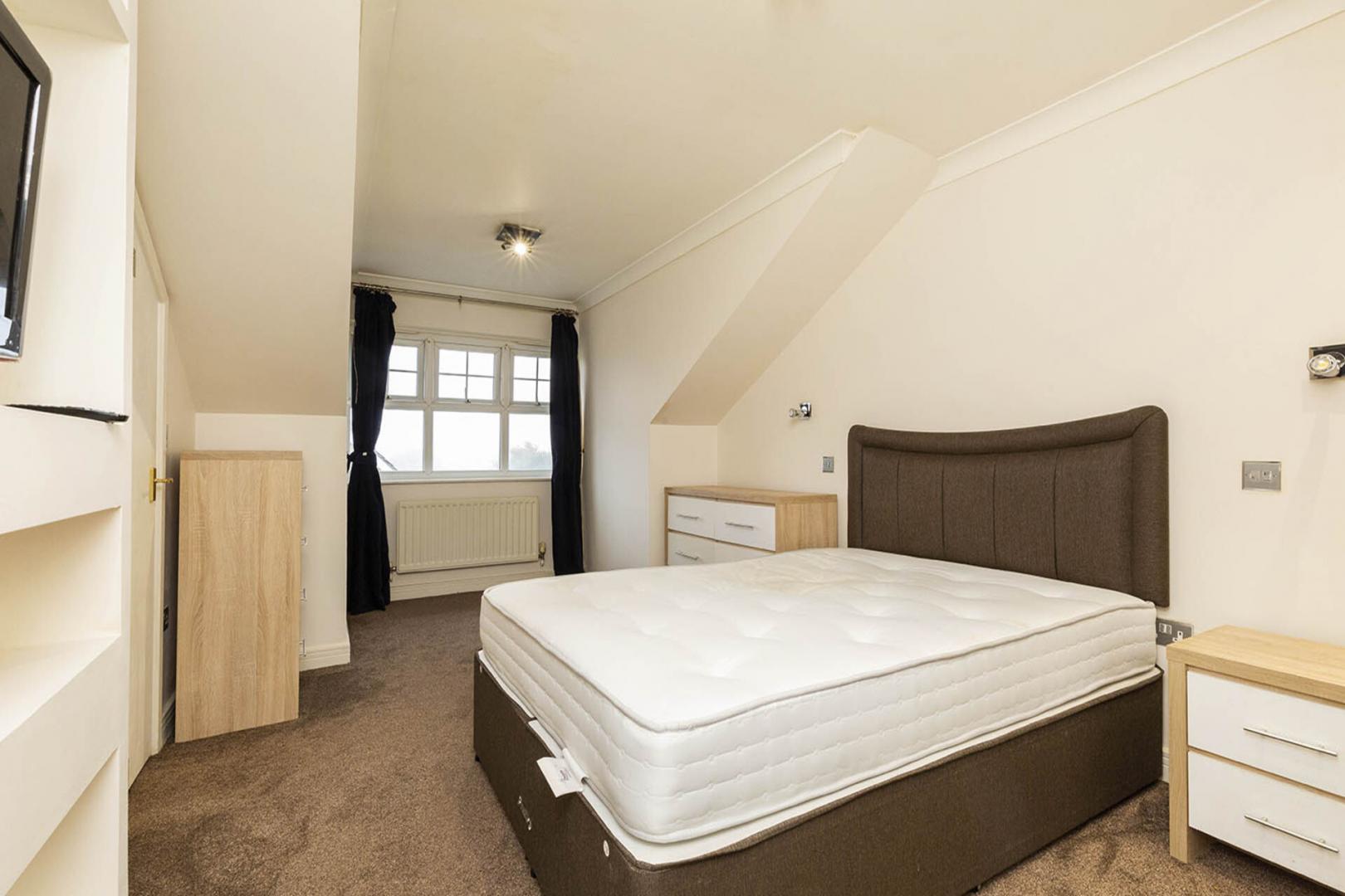 Located within a well kept purpose built building and close to amenities  Osier Crescent, Muswell Hill